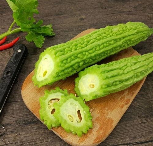 喂人吃瓜,共享人间的甜蜜滋味